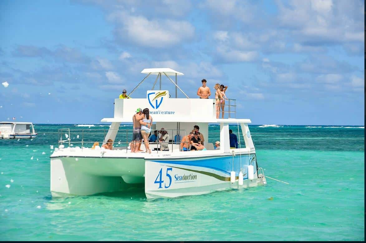 Mini party in a small boat