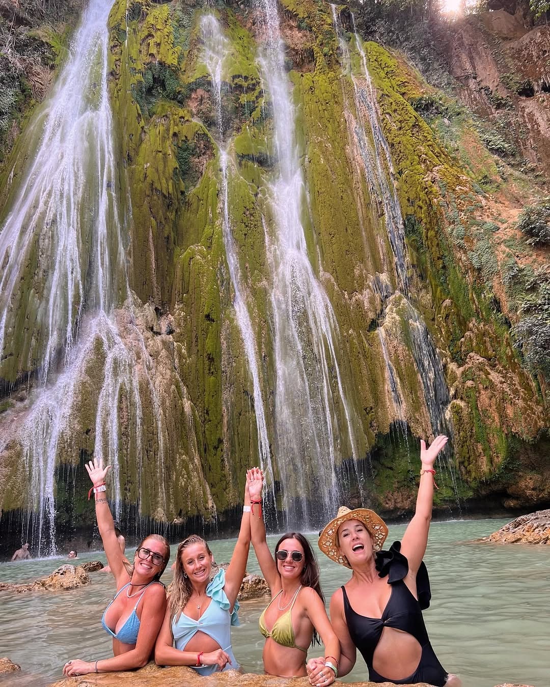 Girls smiling in cascade El Limon